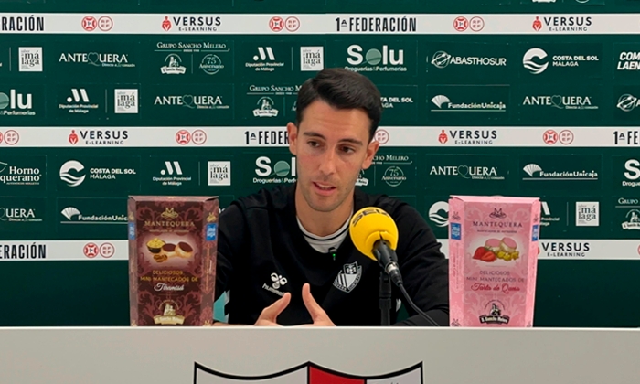 Javi Medina: "Llegamos en el mejor momento de la historia del Antequera CF"