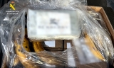 La Guardia Civil interviene casi 2.300 kilos de coca&iacute;na ocultos entre bananas en una nave de Antequera