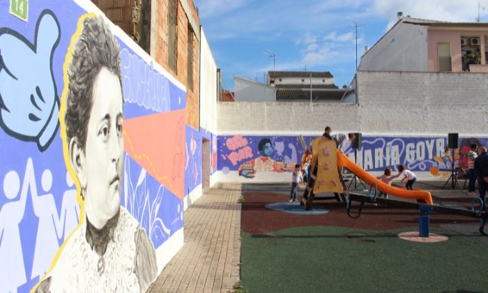 Un mural rinde homenaje a la fil&oacute;loga Mar&iacute;a Goyri en el barrio de La Estrella de Lucena