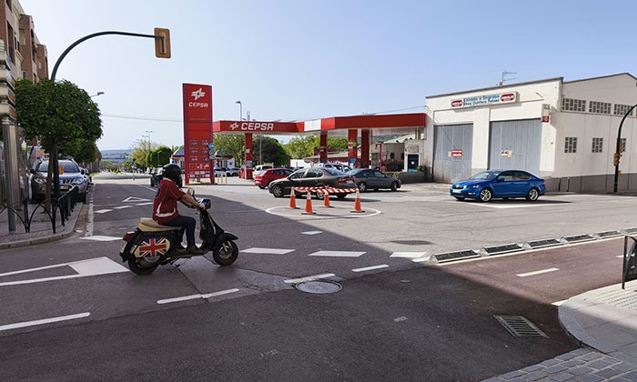 Entra en funcionamiento la nueva regulaci&oacute;n del tr&aacute;fico en la avenida del Parque de Lucena
