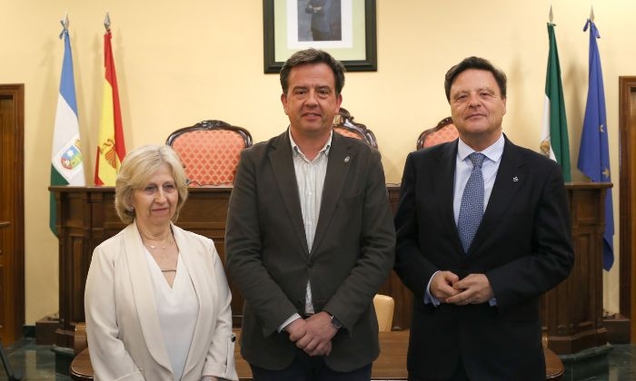 Lucena reconoce la misión social y humana de Pascual Navarro y Antonio Durnes