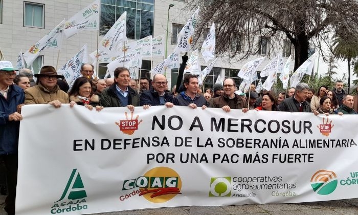 M&aacute;s de 500 agricultores exigen mejoras urgentes en los campos cordobeses