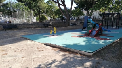 El parque infantil de Los Remedios estrenar&aacute; juegos y pavimento en Antequera