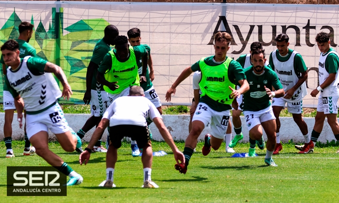 El &uacute;ltimo baile del debut del Antequera CF en Primera Federaci&oacute;n