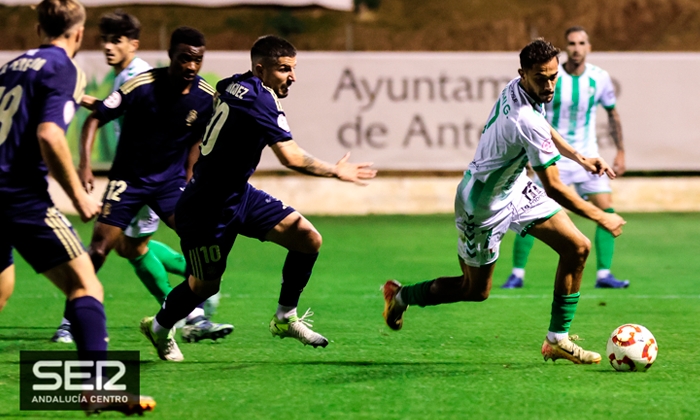 Visita del Antequera CF a un Colombino que trae buenos recuerdos