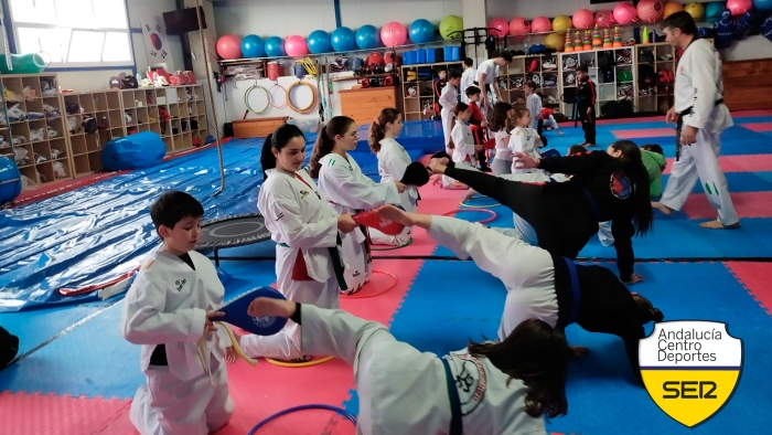 El Club Taekwondo Sierra Sur celebra su I Interclubes de Taekwondo y Gimnasia Acrob&aacute;tica