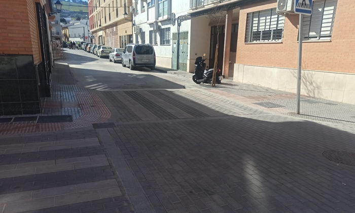 El Ayuntamiento de Lucena eliminará un paso elevado en la calle Zagrilla por la indignación vecinal