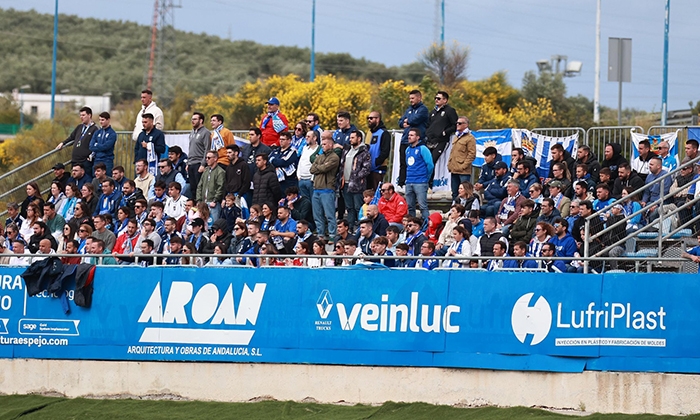 Afici&oacute;n visitante en el estadio Ciudad de Lucena.