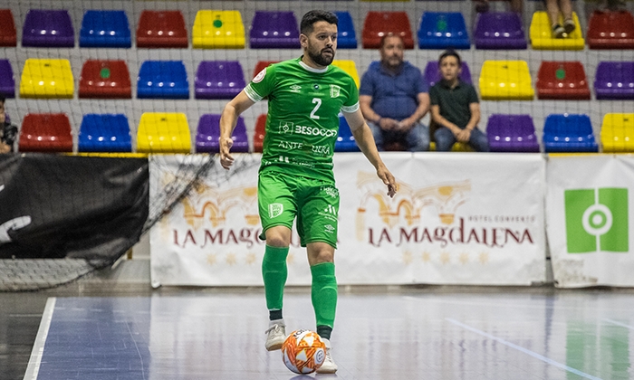 Burrito cierra las renovaciones en el BeSoccer UMA Antequera