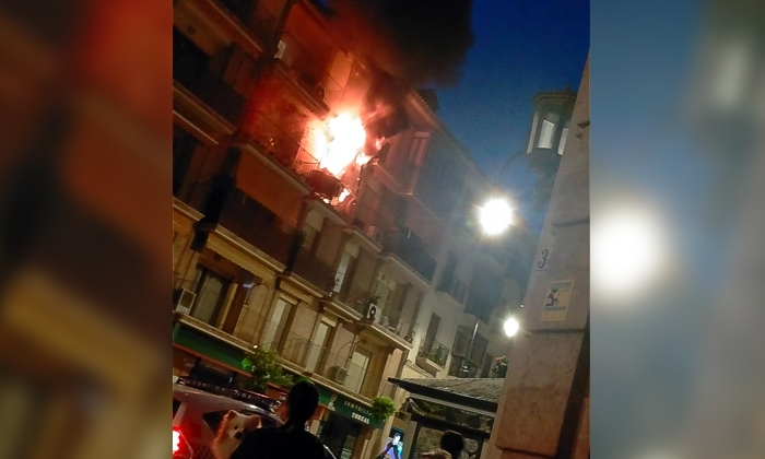 Una mujer muere en el incendio de un piso en la calle Infante Don Fernando de Antequera