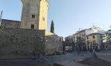 Castillo del Moral de Lucena, con la zona perimetrada en los exteriores.
