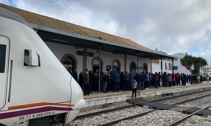 La estaci&oacute;n de Pedrera podr&iacute;a recuperar su vest&iacute;bulo antes de Navidad