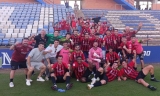 La plantilla del Salerm Puente Genil celebra su victoria en el Nuevo Colombino en la Jornada 2 (1-2)