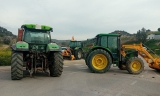 Los agricultores cortan carreteras en la Sierra Sur y la A-4 en La Campana tras siete días de protestas