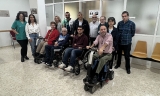 Miembros de AMFE, en el interior de las nuevas instalaciones.