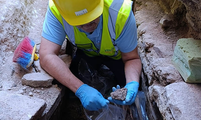 Excavaciones en el Plaza Juan Ruiz de Castroviejo.