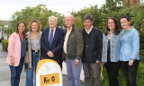 Miguel &Aacute;ngel Moratinos, Isabel Ambrosio y Rafael Llamas, junto a responsables de EMET Arco Iris.