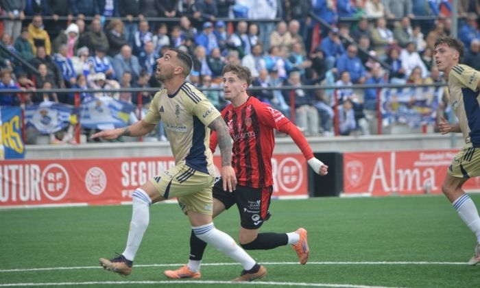 Tomazinho frente al Recreativo de Huelva en el Manuel Polinario