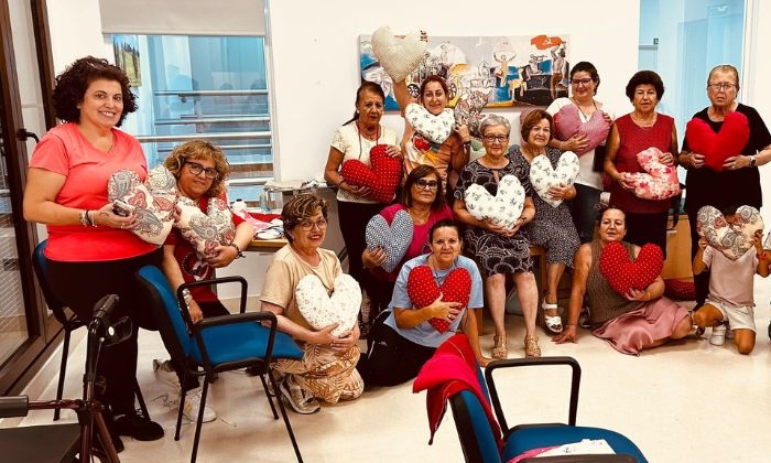 Corazones terap&eacute;uticos desde La Puebla de Cazalla para aliviar y proteger a mujeres operadas por c&aacute;ncer de mama