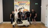 Miembros de varios clubes, asistentes a la Ruta Subb&eacute;tica en Vespa.
