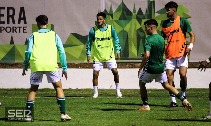 El Antequera CF se reencuentra con el Recre en busca de los primeros puntos