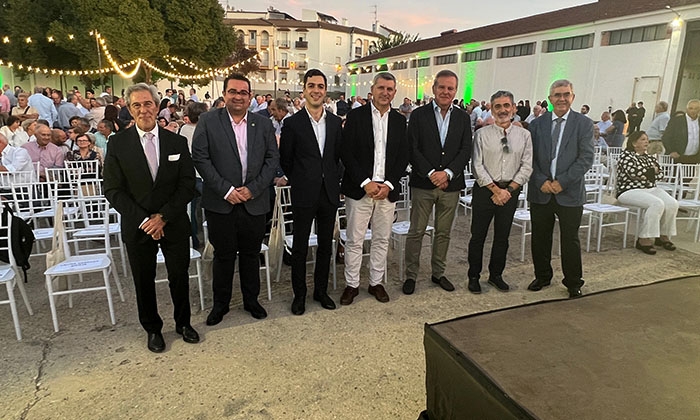 Autoridades en el acto de conmemoraci&oacute;n del 75 aniversario.