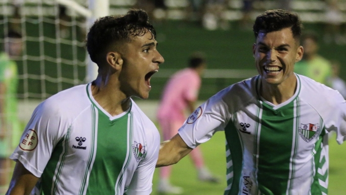 El Antequera CF se lleva el Trofeo Ciudad de Los D&oacute;lmenes frente al M&aacute;laga y el Melilla