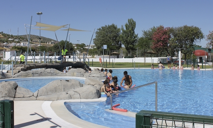 Inevitable castigo insuficiente La piscina municipal de Lucena adelanta su apertura al 24 de junio