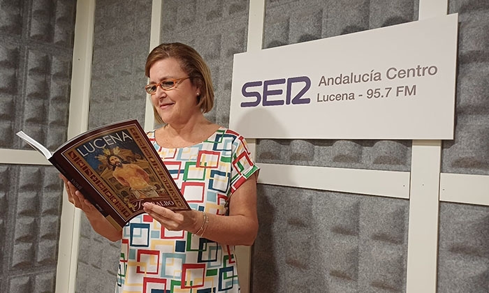 Emilia G&aacute;lvez, en los estudios de SER Lucena.