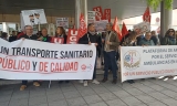 Concentración de los trabajadores de las ambulancias, a las puertas del Hospital Infanta Margarita de Cabra.
