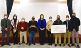La Peña Los Cabezones entrega al Ayuntamiento de Los Llanos de la Palma un cheque solidario por valor de casi 30.000 euros