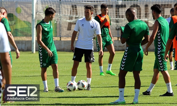 El Antequera CF arranca la pretemporada con 18 jugadores