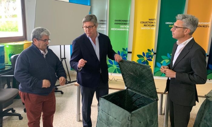 Puente Genil se adhiere al reparto de compostadoras de Epremasa
