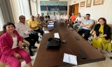 Plataformas sanitarias y representantes de los grupos municipales y el alcalde de Lucena.