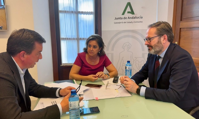 El alcalde de Lucena se re&uacute;ne con la consejera de Salud y pide "un plan sanitario" para la localidad