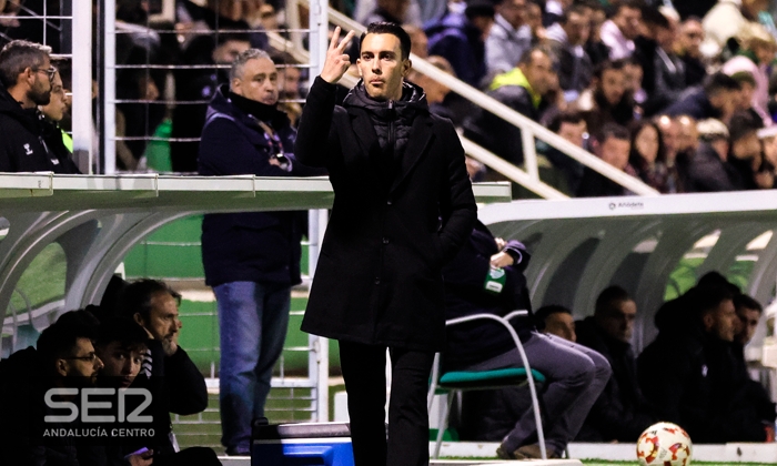 Javi Medina: "Estamos dando una versi&oacute;n muy competitiva y por eso una jornada m&aacute;s somos l&iacute;deres"