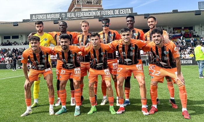 El Antequera CF no puede con el Ceuta ni con el arbitraje