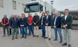 AMALU env&iacute;a cuatro camiones cargados de material mobiliario de Lucena a la Comunidad Valenciana