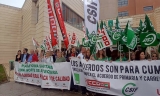 Los sindicatos se concentran en el Hospital de Antequera para exigir a la Junta el cumplimento de los acuerdos
