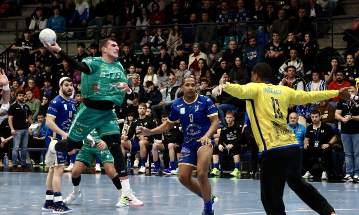 El &Aacute;ngel Xim&eacute;nez suma un punto en casa del Balonmano Cangas