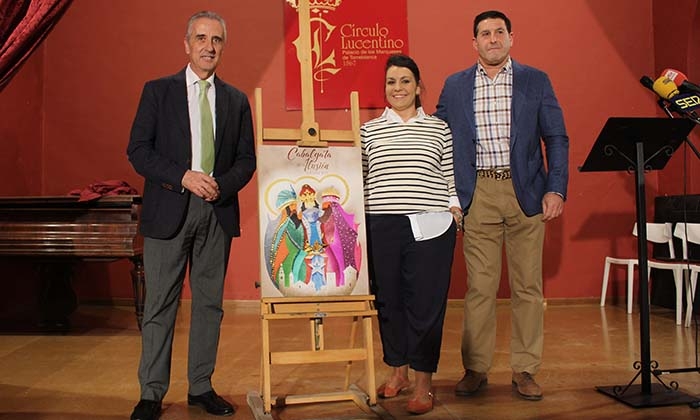 Juan Pérez, Lucía Bujalance y José Antonio Moreno, con el cartel ganador.