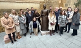 Antequera inmortaliza a Cristobalina Fernández con una escultura en el centro de la ciudad
