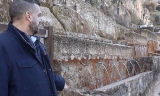 El agua emana de la Fuente de los Cien Ca&ntilde;os de Villanueva del Trabuco ocho meses despu&eacute;s