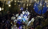 Los Reyes Magos llenan de ilusi&oacute;n las calles de Antequera con una multitudinaria cabalgata