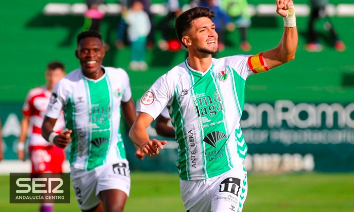 El Antequera CF vuelve a la victoria arrollando al Recre Granada