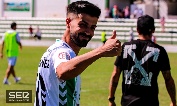 Chema N&uacute;&ntilde;ez renueva hasta 2025 con el Antequera CF