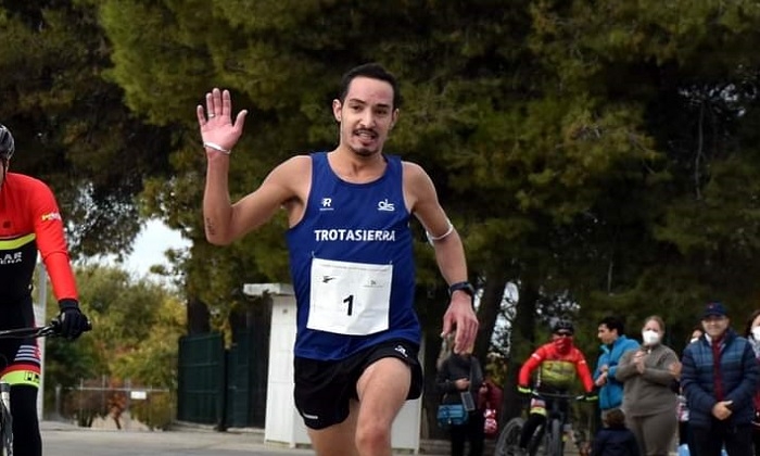 Reducción de precios Milagroso actualizar Antonio Montero se proclama campeón de la Media Maratón Córdoba-Almodóvar  del Río
