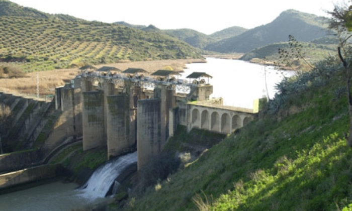 Rescatadas dos ba&ntilde;istas en el embalse de Malpasillo en Lucena