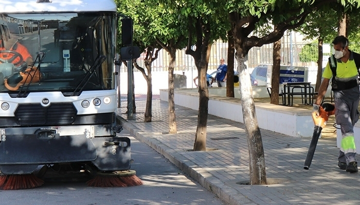 Trabajos de limpieza en Lucena.