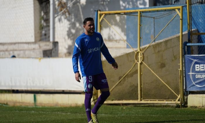 David Agudo en el calentamiento previo al Coria-Ciudad de Lucena (0-1)